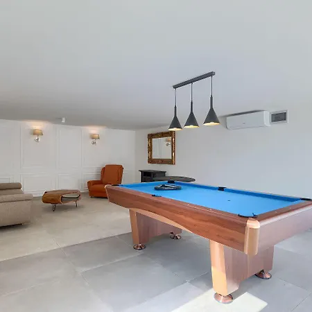 Exquisite Luxusvilla Mit Pool, Billard, Spielplatz * Pula