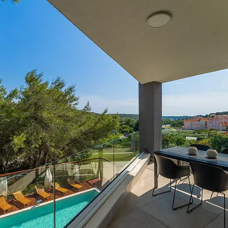 Exquisite Luxusvilla Mit Pool, Billard, Spielplatz Holiday home Pula