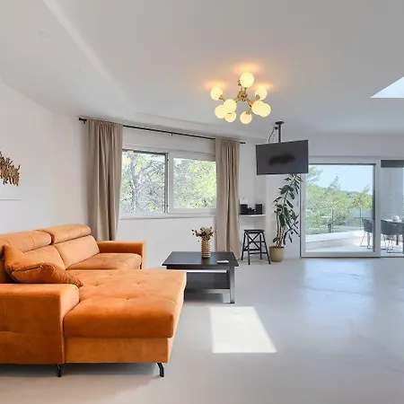 Exquisite Luxusvilla Mit Pool, Billard, Spielplatz Holiday home