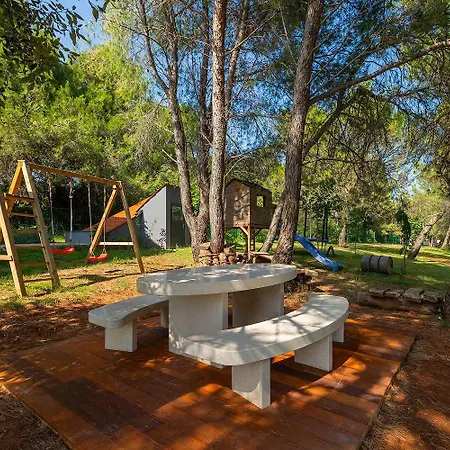 Holiday home Exquisite Luxusvilla Mit Pool, Billard, Spielplatz