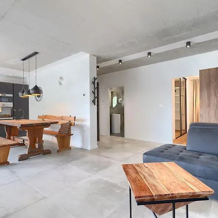 Exquisite Luxusvilla Mit Pool, Billard, Spielplatz *