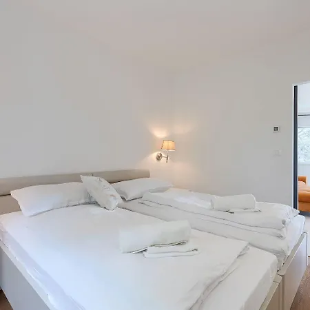 Exquisite Luxusvilla Mit Pool, Billard, Spielplatz *