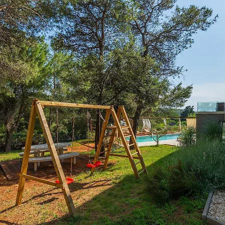 Exquisite Luxusvilla Mit Pool, Billard, Spielplatz بيت للعطل