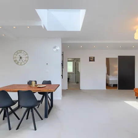 بيت للعطل Exquisite Luxusvilla Mit Pool, Billard, Spielplatz بولا